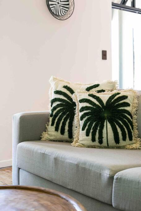 The Palm Peaks With A Mountain View & 300m From Sea Apartment *